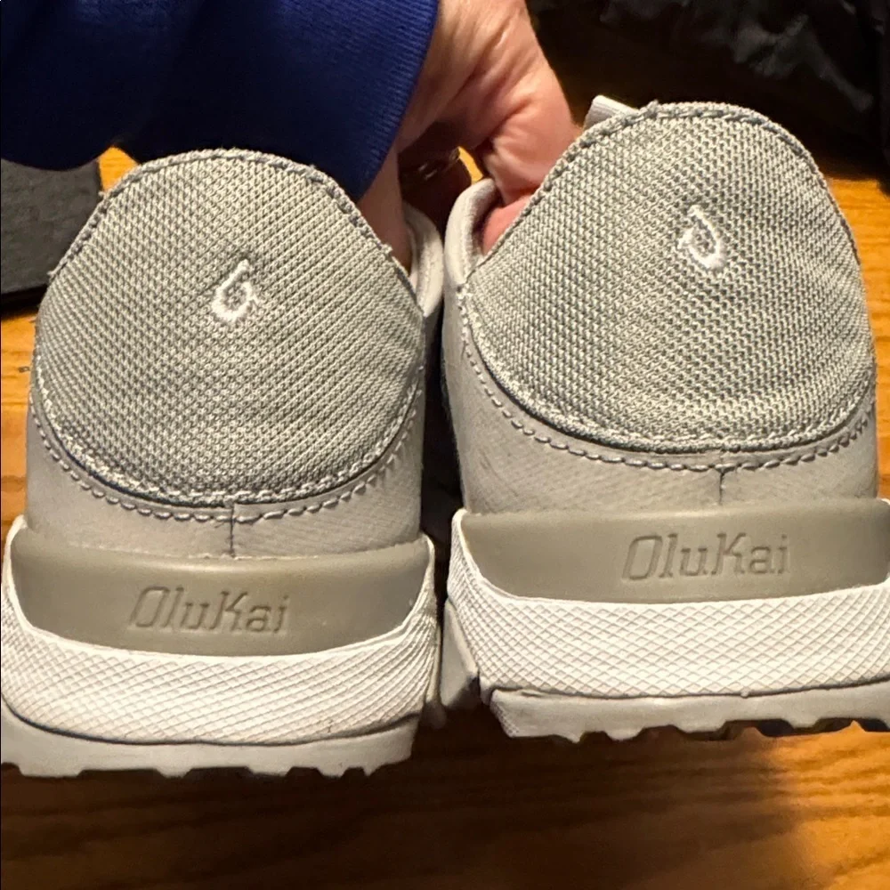 OluKai PGPG Hula Womens Light Gray flexible Sneakers size 9.5